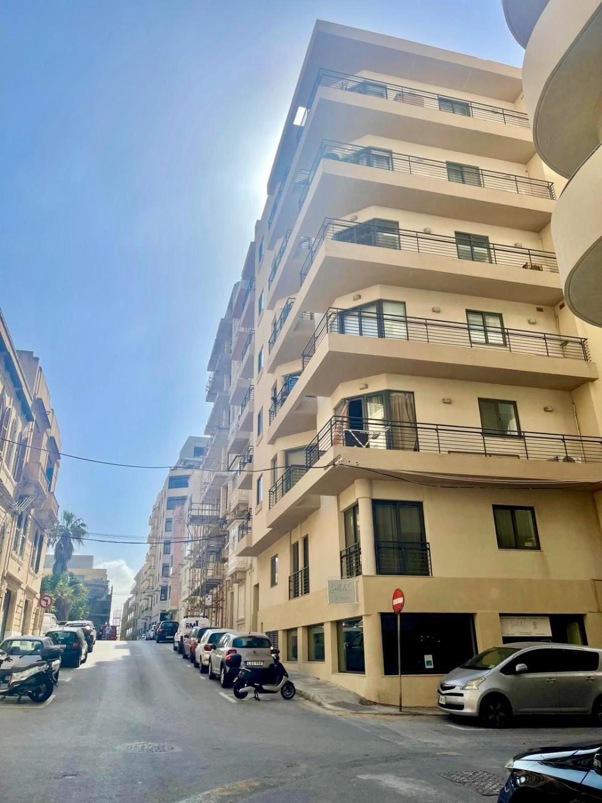 Aron Seaviews Apartment Слима Экстерьер фото