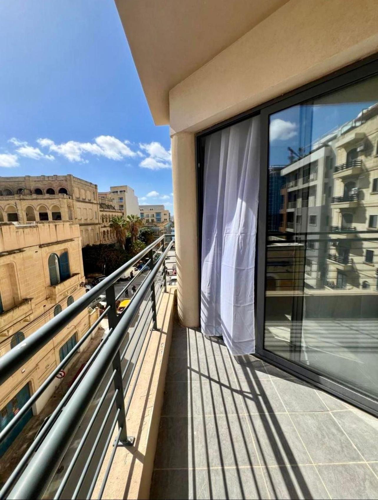 Aron Seaviews Apartment Слима Экстерьер фото