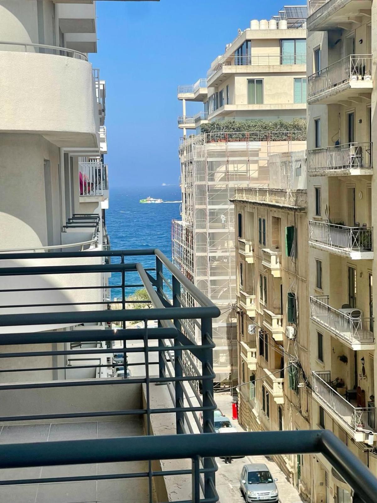 Aron Seaviews Apartment Слима Экстерьер фото