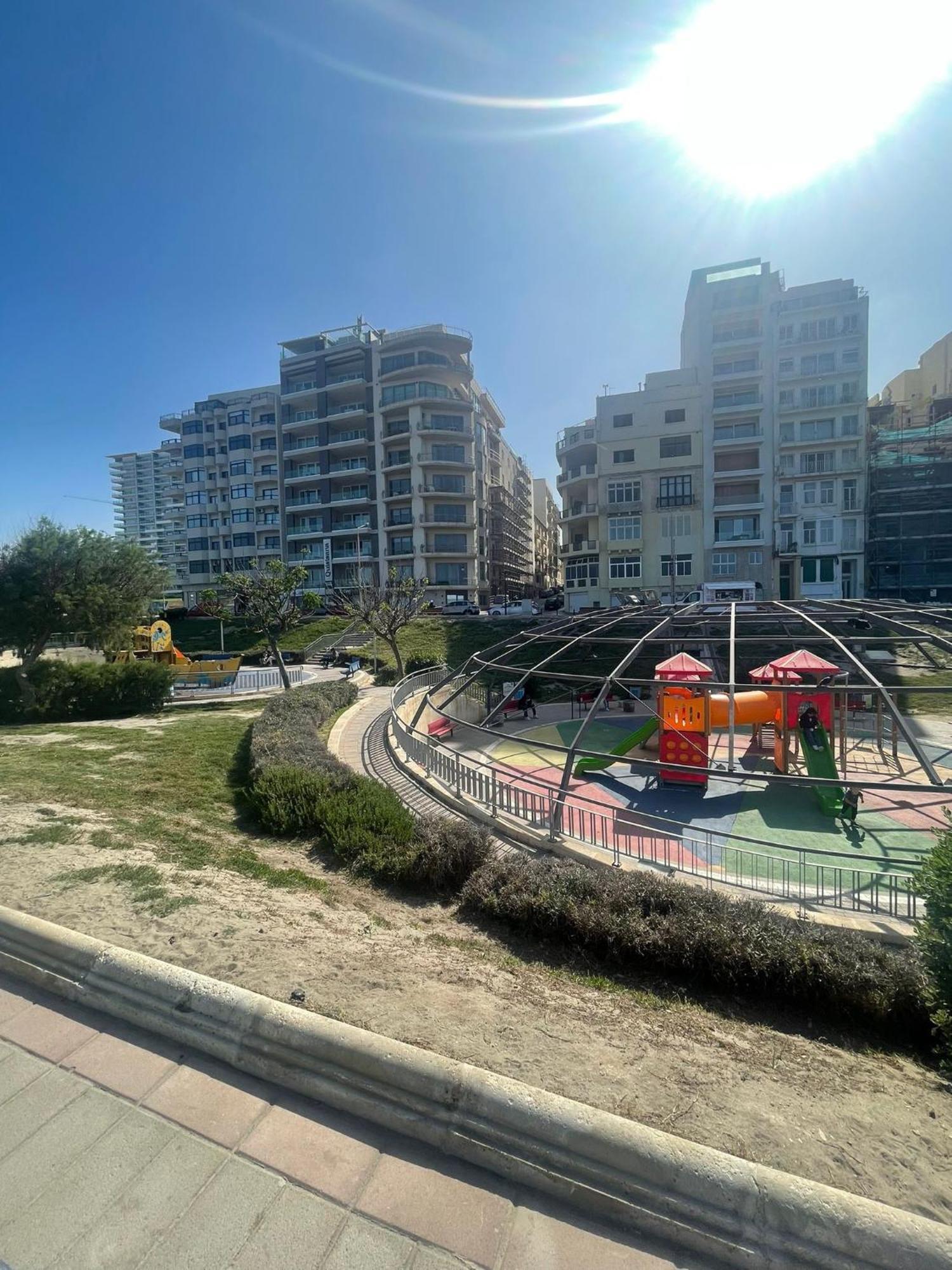 Aron Seaviews Apartment Слима Экстерьер фото